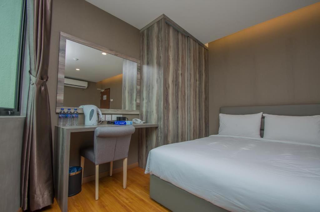 Insta Hotel Джохор Бахру Екстериор снимка